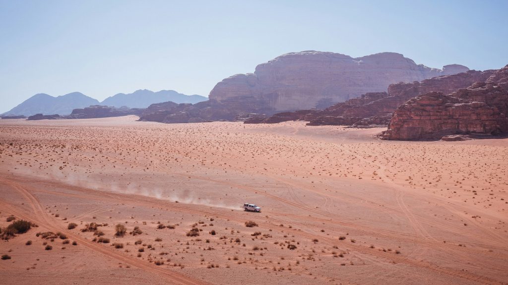découvrez le désert de gobi, l'un des plus grands déserts d'asie, célèbre pour ses paysages spectaculaires, sa biodiversité unique et son riche patrimoine culturel. planifiez votre aventure dans le désert de gobi dès maintenant !